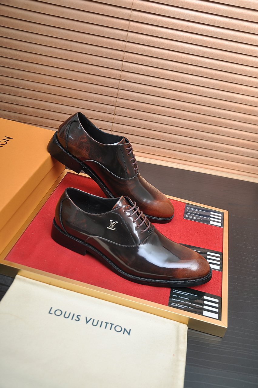 Louis Vuitton Plain-Toe Lace-Up Dress Shoes